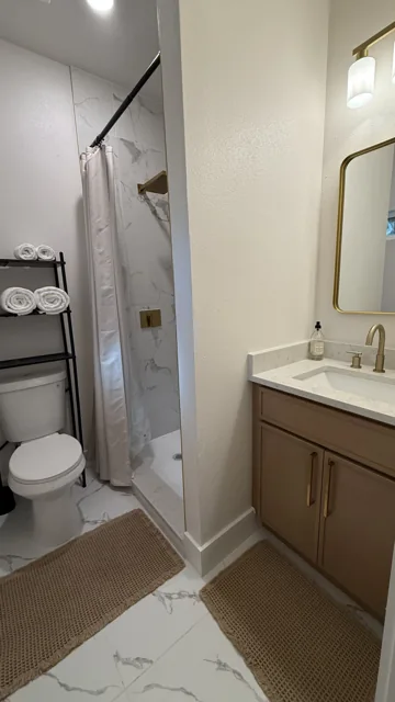 Room 4 ensuite with shower and vanity
